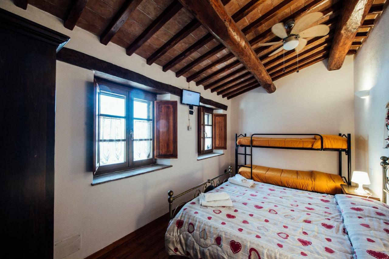 Agriturismo Il Noce Castiglione dʼOrcia Exteriör bild